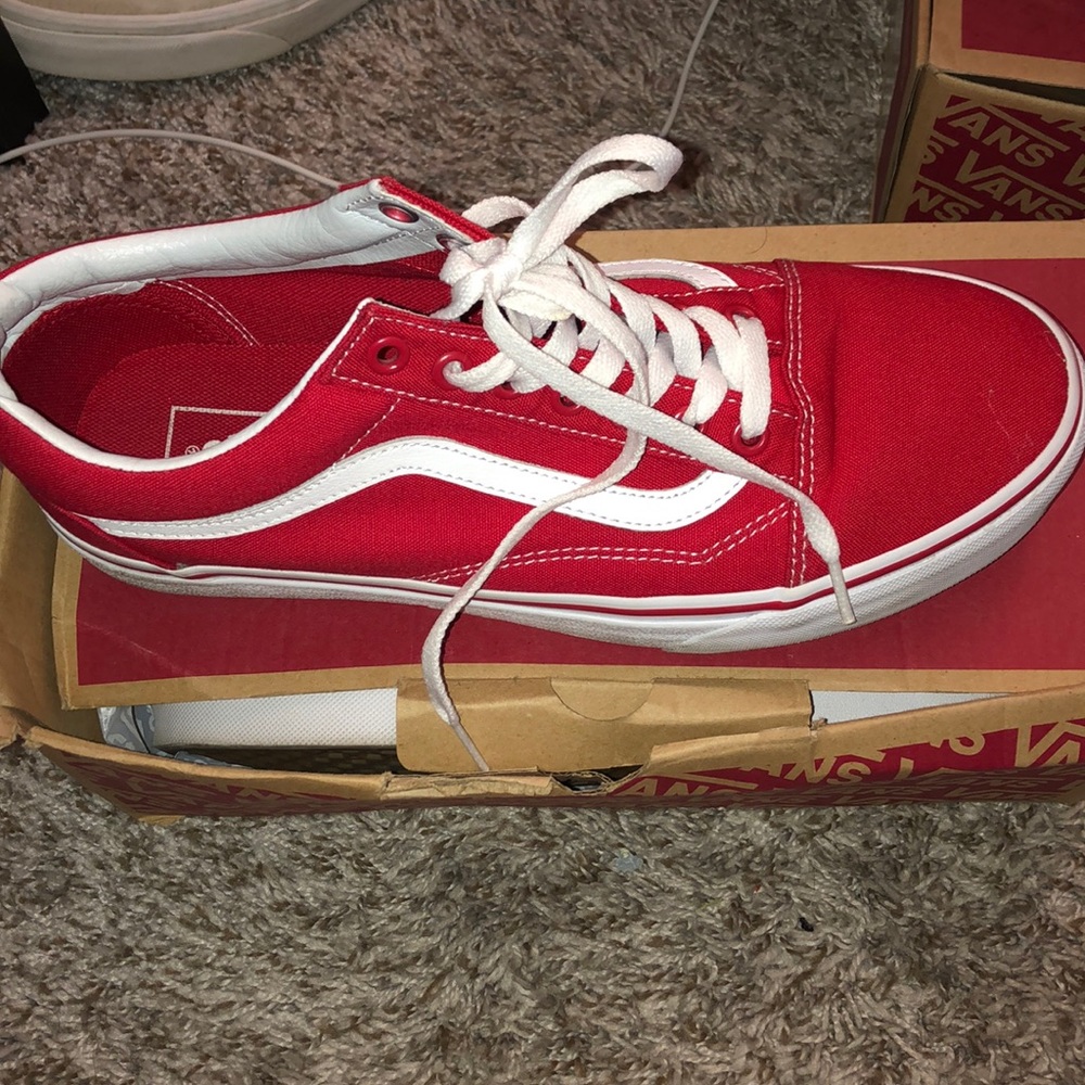 Men’s size 9 red old skool vans